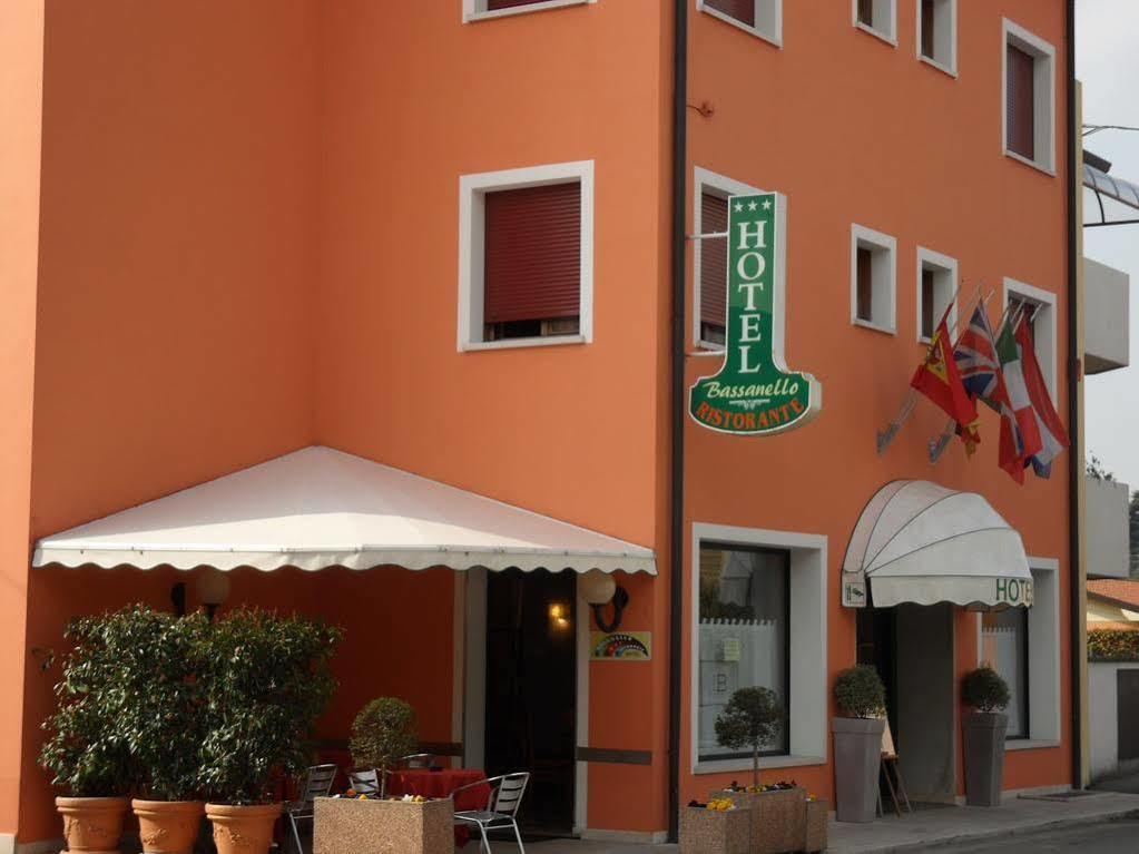 Hotel Ristorante Al Bassanello Bassano del Grappa Exterior foto