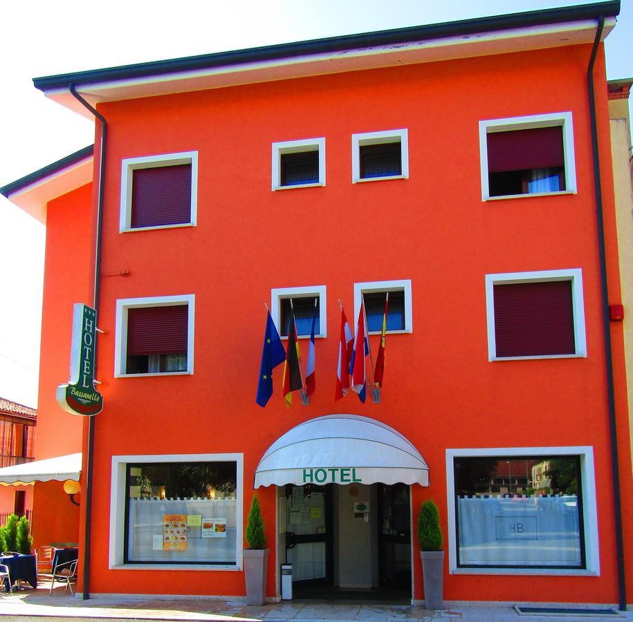 Hotel Ristorante Al Bassanello Bassano del Grappa Exterior foto
