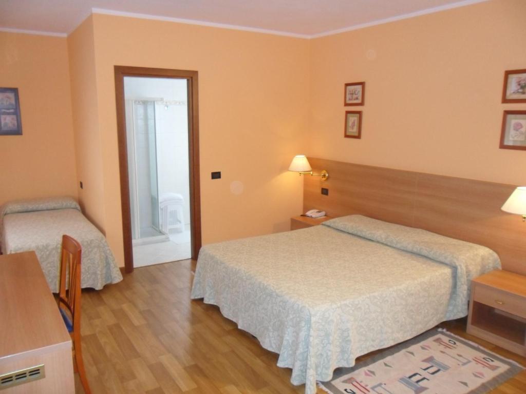 Hotel Ristorante Al Bassanello Bassano del Grappa Cameră foto
