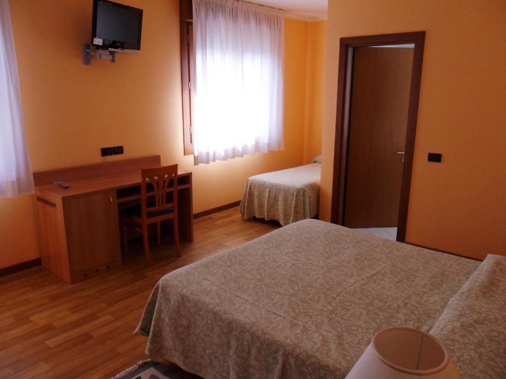 Hotel Ristorante Al Bassanello Bassano del Grappa Cameră foto